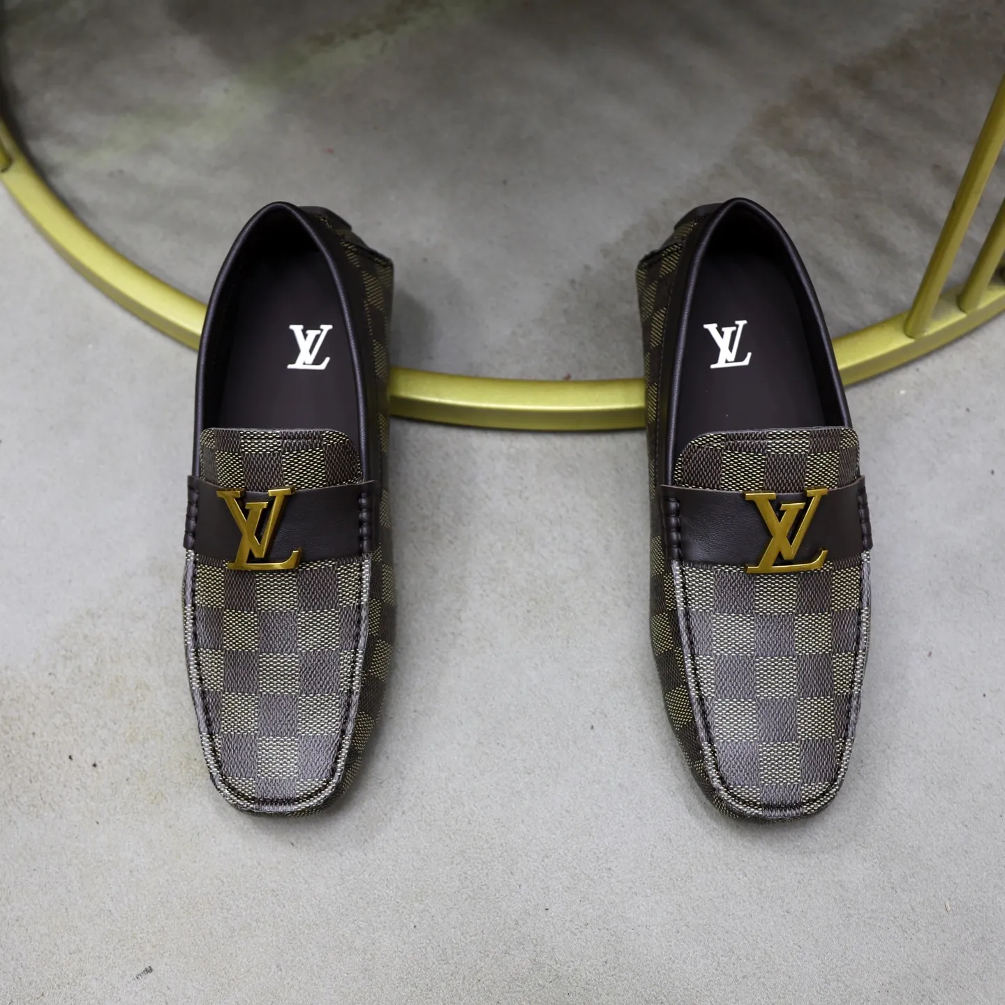 Ex-factory price: 480💰【LV】Louis Vuitton ⚠️High-end men’s driving and pedal series ⚠️38-44 (customized for 45) ⚠️All original cowhide leather! Thick and soft! Made entirely of calfskin lining! Rubber sheet anti-slip beanie sole! Three-dimensional package technology! Fashionable and classic! Handicrafts! Original high quality! Feel free to compare!